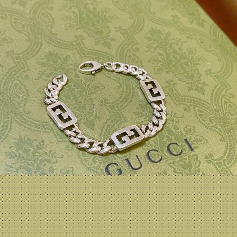 G*u*i bracelets
